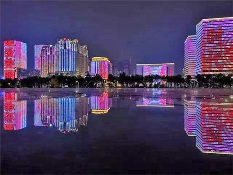 為什么戶外玻璃幕墻上會(huì)出現(xiàn)全彩動(dòng)畫(huà)燈光效果？(圖2)